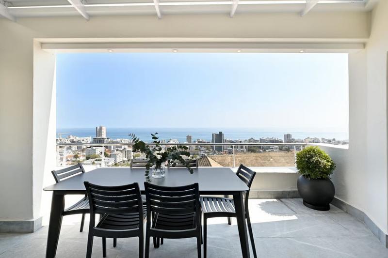 2 Bedroom Property for Sale in Sea Point Western Cape